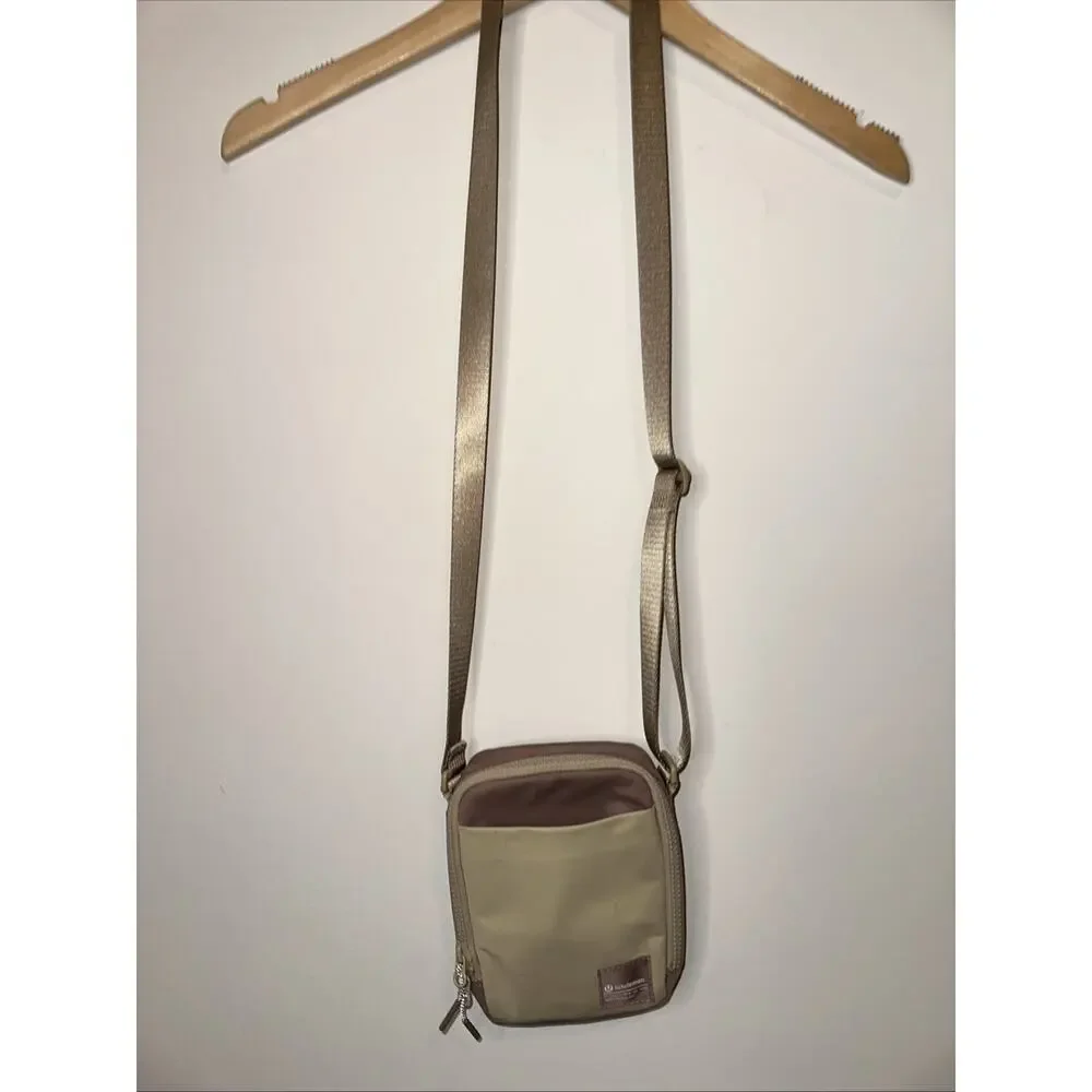 Lululemon Athletica Easy Access Crossbody Bag 1.5L - Tan Brown Combo Crossbody